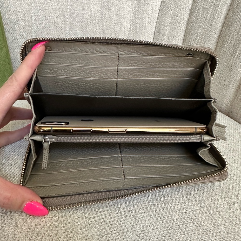 💯 GUCCI GG Disco Tan Grey Monogram Zippered Wallet on Chain w/ auth cert - Picture 4 of 12